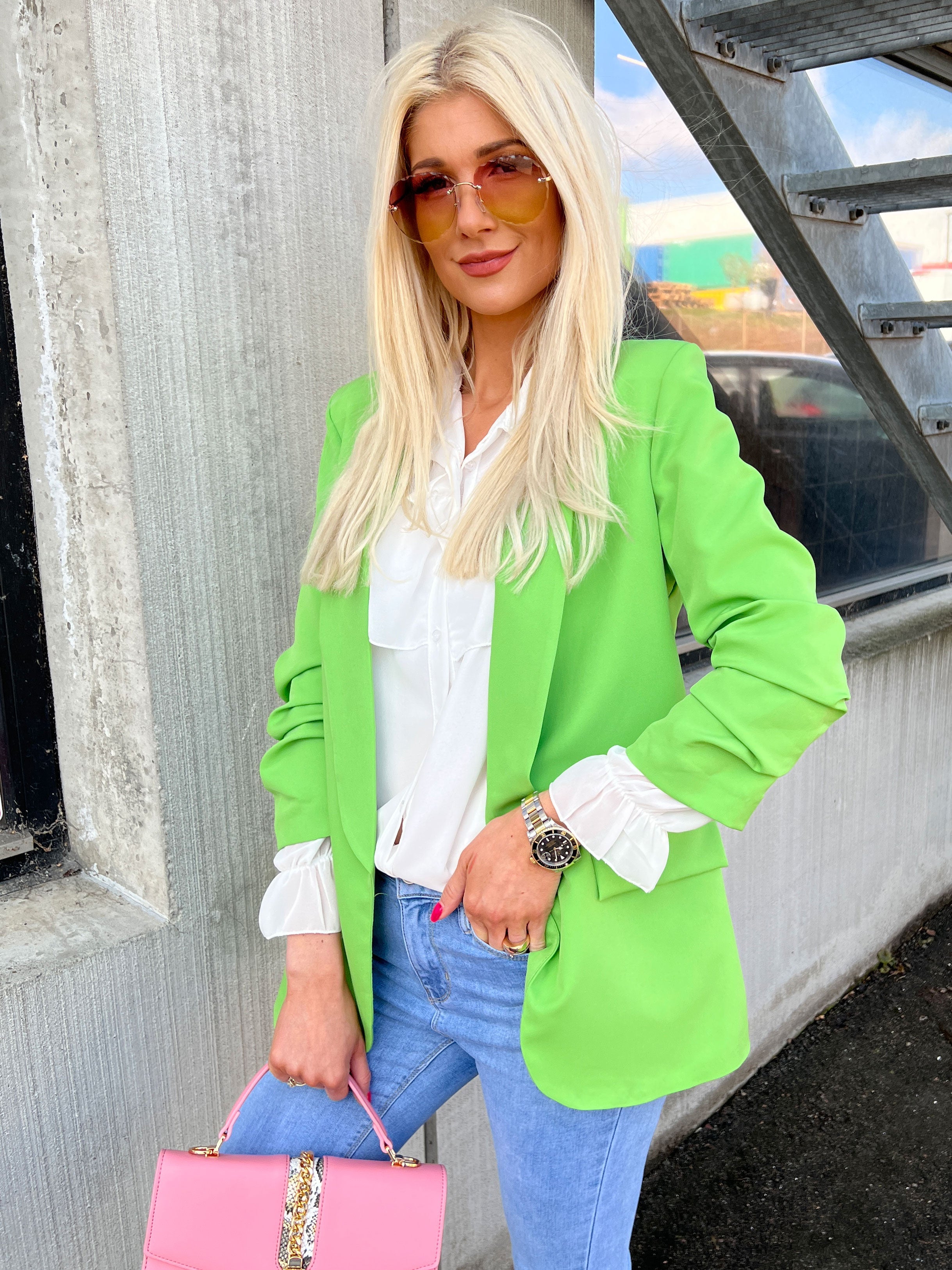 Mila - Snygg blazer med rynka på ärmen